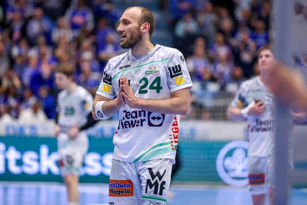30.04.2026, Handball, 1. HBL, VfL Gummersbach - Frisch Auf! Göppingen, Saison 2025 2026 Herren, Schwalbe-Arena: Marcel Schiller (Frisch Auf Göppingen 24) enttäuscht Enttäuschung gestikulierend auf dem Spielfeld Nordrhein-Westfalen Deutschland