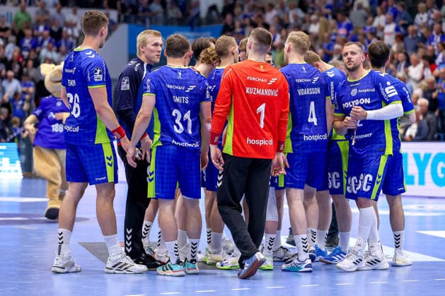30.04.2026, Handball, 1. HBL, VfL Gummersbach - Frisch Auf! Göppingen, Saison 2025 2026 Herren, Schwalbe-Arena: Abschlussjubel Mannschaftskreis nach dem 29:29 Unentschieden Nordrhein-Westfalen Deutschland