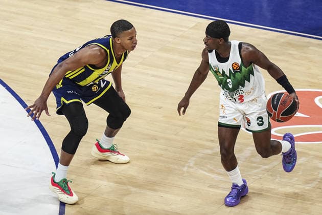 Fenerbahce Beko v Zalgiris Kaunas - EuroLeague ISTANBUL, TURKIYE - APRIL 30: Devon Hall (L) of Fenerbahce Beko and Sylvain Francisco (3rd) of Zalgiris Kaunas in action during the EuroLeague Playoffs Game 2 match between Fenerbahce Beko and Zalgiris Kaunas at Ulker Sports and Event Hall in Istanbul, Turkiye on April 30, 2026. Agit Erdi Ulukaya Anadolu Istanbul Turkey. Editorial use only. Please get in touch for any other usage.  Copyright: x2026xAnadoluxAgitxErdixUlukayax