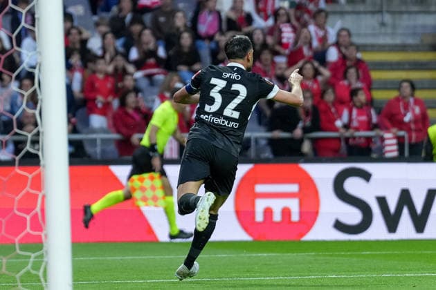 Vincenzo Grifo (SC Freiburg, 32) Torjubel, Emotionen, Torschuss, Abschluss, Torerfolg, Tor, Treffer , Portugal, Fussball, UEFA Europa League, Halbfinale, Hinspiel, 2025 2026, SC Braga vs. SC Freiburg, 30.04.2026, Estadio Municipal de Braga, Braga, Braga Estadio Municipal de Braga Cavado Portugal Copyright: xArnexAmbergx