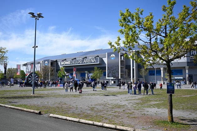 Paderborn, Home Deluxe Arena, 26.04.26, GER, Herren, 2.Bundesliga, Saison 2025-2026, SC Paderborn 07 - FC Schalke 04 Bild: Stadionansicht außen DFL regulations prohibit any use of photographs as image sequences and or quasi-video. NRW Deutschland *** Paderborn, Home Deluxe Arena, 26 04 26, GER, Herren, 2 Bundesliga, Saison 2025 2026, SC Paderborn 07 FC Schalke 04 Bild Stadionansicht außen DFL regulations prohibit any use of photographs as image sequences and or quasi video NRW Deutschland