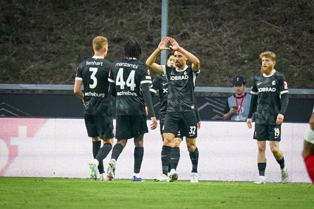 Portugal: Fussball Europa League 2025 - 2026, Halbfinale - Sporting Braga vs SC Freiburg - Estadio Municipal de Braga (POR): Tor und Torjubel zum 1:1 Ausgleich durch Vincenzo Grifo (SC Freiburg, 32) Freude, Emotionen, Jubel Copyright: xJOERANxSTEINSIEKx