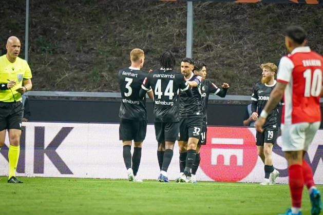 Portugal: Fussball Europa League 2025 - 2026, Halbfinale - Sporting Braga vs SC Freiburg - Estadio Municipal de Braga (POR): Tor und Torjubel zum 1:1 Ausgleich durch Vincenzo Grifo (SC Freiburg, 32) Freude, Emotionen, Jubel Copyright: xJOERANxSTEINSIEKx
