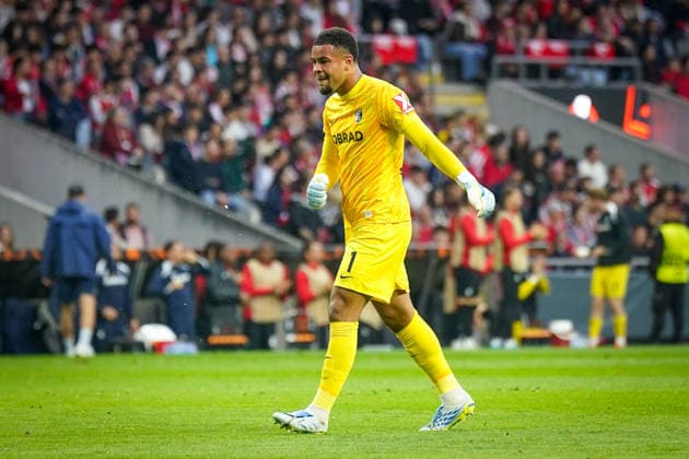 Portugal: Fussball Europa League 2025 - 2026, Halbfinale - Sporting Braga vs SC Freiburg - Estadio Municipal de Braga (POR): Tor und Torjubel zum 1:1 Ausgleich durch Vincenzo Grifo (SC Freiburg, 32) Freude, Emotionen, Jubel bei Noah Atubolu (SC Freiburg, 01) Copyright: xJOERANxSTEINSIEKx