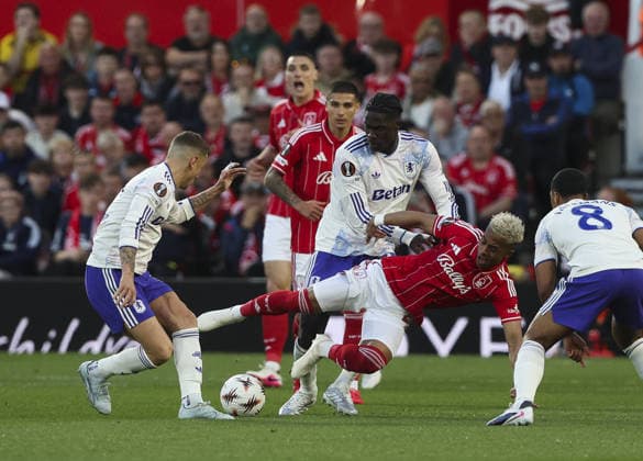 Nottingham Forest v Aston Villa, UEFA Europa League, Semi Final 1st leg 30.04.26 Nottingham Forest v Aston Villa, UEFA Europa League, Semi Final 1st leg Bradley Ormesher The Times Amdou Onana of Aston Villa and and Omari Hutchinson of Nottingham Forest  Copyright: xBradleyxOrmesherx NINTCHDBPICT001077338727