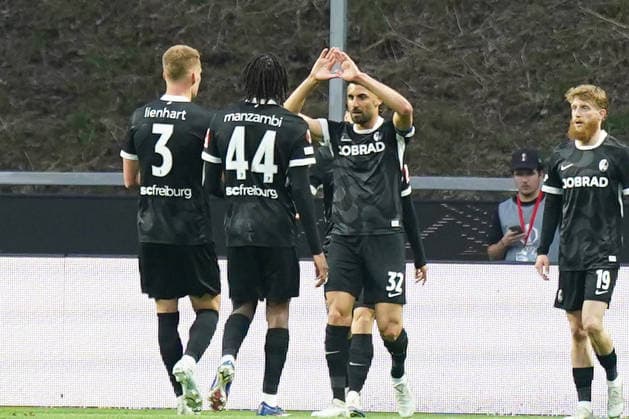 Portugal: Fussball Europa League 2025 - 2026, Halbfinale - Sporting Braga vs SC Freiburg - Estadio Municipal de Braga (POR): Tor und Torjubel zum 1:1 Ausgleich durch Vincenzo Grifo (SC Freiburg, 32) Freude, Emotionen, Jubel Copyright: xJOERANxSTEINSIEKx