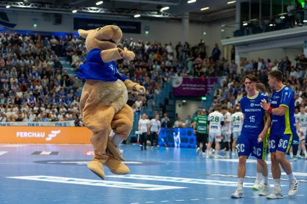 Gummi, Miro Schluroff, Rueckraum, (VfL Gummersbach 15), VfL Gummersbach vs. Frisch Auf! Goeppingen, Daikin Handball Bundesliga, Herren , 30. Spieltag, 30.04.2026 Gummersbach NRW Deutschland