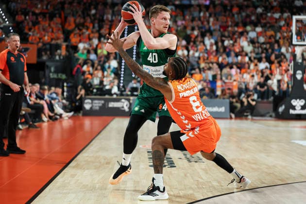 April 30, 2026, Valencia, Valencia, Spain: Marius Grigonis of Panathinaikos AKTOR Athens and Jean Montero of Valencia Basket in action during the EuroLeague Play Off Game 2 match between Valencia Basket and Panathinaikos Aktor Athens at Roig Arena on April 30, 2026 in Valencia, Spain. Valencia Spain - ZUMAa181 20260430_zaa_a181_225 Copyright: xIrinaxR.xHipolitox