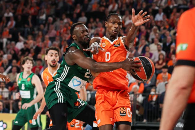 April 30, 2026, Valencia, Valencia, Spain: Mathias Lessort of Panathinaikos AKTOR Athens and Brancou Badio of Valencia Basket in action during the EuroLeague Play Off Game 2 match between Valencia Basket and Panathinaikos Aktor Athens at Roig Arena on April 30, 2026 in Valencia, Spain. Valencia Spain - ZUMAa181 20260430_zaa_a181_226 Copyright: xIrinaxR.xHipolitox