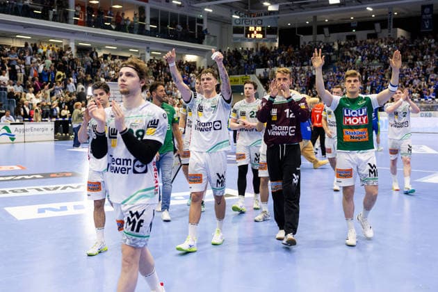 Die Goeppinger Spieler sind enttäuscht enttaeuscht, unzufrieden, ärgert aegert sich, Emotionen, Wut, Trauer, negative Emotionen GER, VfL Gummersbach vs. FRISCH AUF! Goeppingen, Handball, Bundesliga, 30. Spieltag, Spielzeit 2025 2026, 30.04.2026, GER, VfL Gummersbach vs. FRISCH AUF! Goeppingen, Handball, Bundesliga, 30. Spieltag, Spielzeit 2025 2026, 30.04.2026, Gummersbach *** The Goeppingen players are disappointed disappointed, dissatisfied, angry angry, emotions, anger, sadness, negative emotions GER, VfL Gummersbach vs FRISCH AUF Goeppingen, Handball, Bundesliga, Matchday 30, Season 2025 2026, 30 04 2026, GER, VfL Gummersbach vs FRISCH AUF Goeppingen, Handball, Bundesliga, Matchday 30, Season 2025 2026, 30 04 2026, Gummersbach Copyright: xEibnerxPressefoto OliverxSchmidtx EP_OST