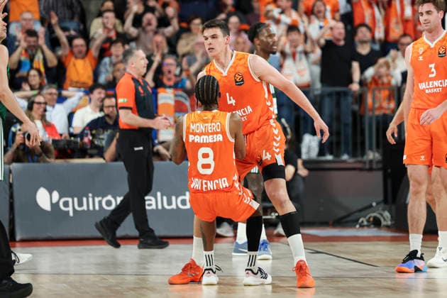 April 30, 2026, Valencia, Valencia, Spain: Jean Montero and Jaime Pradilla of Valencia Basket celebrate during the EuroLeague Play Off Game 2 match between Valencia Basket and Panathinaikos Aktor Athens at Roig Arena on April 30, 2026 in Valencia, Spain. Valencia Spain - ZUMAa181 20260430_zaa_a181_224 Copyright: xIrinaxR.xHipolitox