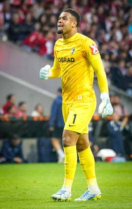 Portugal: Fussball Europa League 2025 - 2026, Halbfinale - Sporting Braga vs SC Freiburg - Estadio Municipal de Braga (POR): Noah Atubolu (SC Freiburg, 01) Copyright: xJOERANxSTEINSIEKx