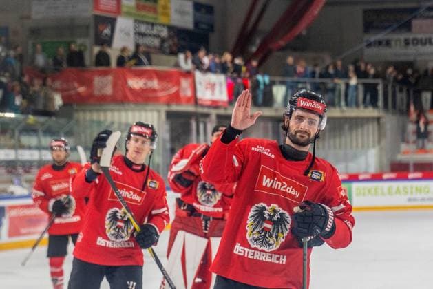 Ice hockey, Eishockey - AUT vs GER, test match ZELL AM SEE,AUSTRIA,30.APR.26 - ICE HOCKEY - OEEHV international test match, men, Austria vs Germany. Image shows team Austria (AUT).  GEPAxpictures xWolfgangxKofler