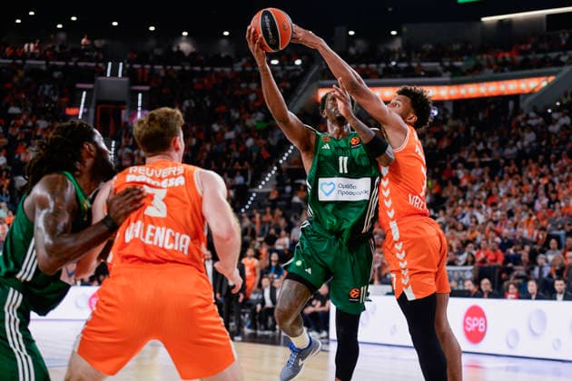 ESP: Valencia Basket v Panathinaikos AKTOR Athens PlayOff Euroleague. Nigel Hayes-Davis of Panathinaikos and Braxton Key of Valencia during the Euroleague match, playoff Game 2, between Valencia Basket and Panathinaikos AKTOR Athens played at Roig Arena Stadium on April 30, 2026 in Valencia Spain Valencia Spain Basketball Copyright: xPacoxMGEstudix xAgenciaxLOFx