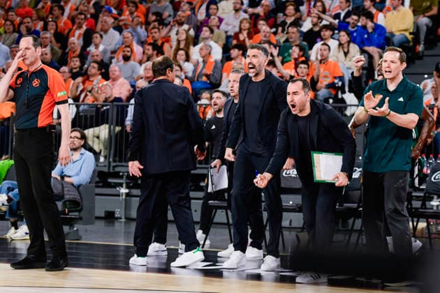 ESP: Valencia Basket v Panathinaikos AKTOR Athens PlayOff Euroleague. Vassilis Simtsak and Savvas Kamperidis assistant coach of Panathinaikos during the Euroleague match, playoff Game 2, between Valencia Basket and Panathinaikos AKTOR Athens played at Roig Arena Stadium on April 30, 2026 in Valencia Spain Valencia Spain Basketball Copyright: xPacoxMGEstudix xAgenciaxLOFx