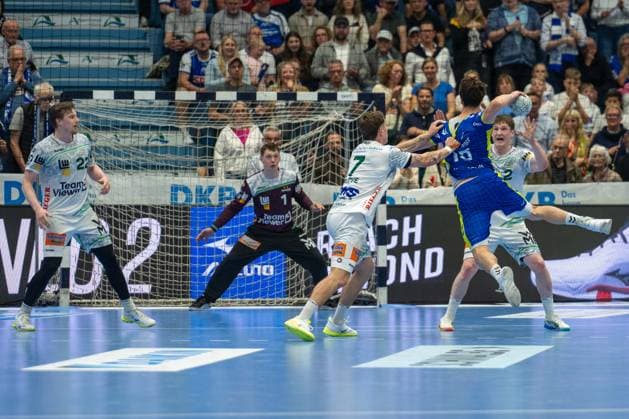 Julian Buchele, Torwart, (Frisch Auf Goeppingen 1), Victor Kloeve, Rueckraum, (Frisch Auf Goeppingen 7), Miro Schluroff, Rueckraum, (VfL Gummersbach 15), VfL Gummersbach vs. Frisch Auf! Goeppingen, Daikin Handball Bundesliga, Herren , 30. Spieltag, 30.04.2026 Gummersbach NRW Deutschland