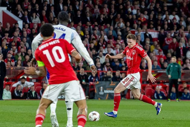 Nottingham Forest v Aston Villa, Europa League, Semi Final First Leg Nottingham Forest midfielder Elliot Anderson (8) runs forward with ball during the Europa League semi-final 1st leg match between Nottingham Forest and Aston Villa at the City Ground, Nottingham, UK on 30 April 2026. Nottingham City Ground Nottinghamshire UK Editorial use only , Copyright: xManjitxNarotrax PSI-24183-0050