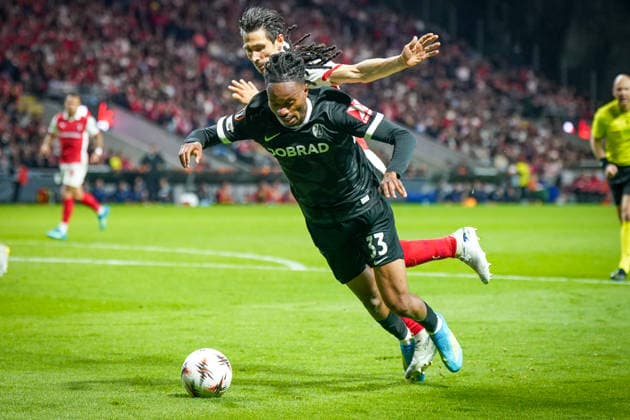 Portugal: Fussball Europa League 2025 - 2026, Halbfinale - Sporting Braga vs SC Freiburg - Estadio Municipal de Braga (POR): Jordy Makengo (SC Freiburg, 33) Paulo Oliveira (SC Braga, 15) Copyright: xJOERANxSTEINSIEKx