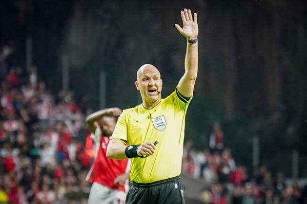 Portugal: Fussball Europa League 2025 - 2026, Halbfinale - Sporting Braga vs SC Freiburg - Estadio Municipal de Braga (POR): Schiedsrichter Antony Taylor (England) Copyright: xJOERANxSTEINSIEKx