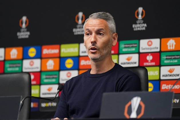 Portugal: Fussball Europa League 2025 - 2026, Halbfinale - Sporting Braga vs SC Freiburg - Estadio Municipal de Braga (POR): Carlos Vicens (Trainer, SC Braga) Pressekonferenz, Medien Copyright: xJOERANxSTEINSIEKx