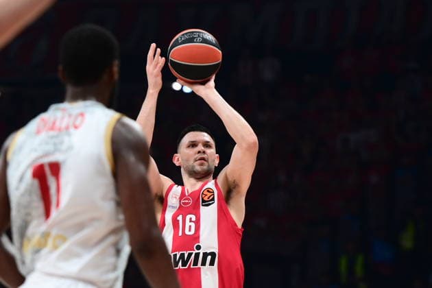 EuroLeague Basketball, Play Off Game 2, Olympiacos Piraeus vs AS Monaco - Players of Olympiacos Piraeus react during the Euroleague Play Off Game 2 basketball match between Olympiacos Piraeus and AS Monaco held at Peace and Friendship Stadium in Piraeus, Grecee, 30 April 2026. PIRAEUS Greece Copyright: xOnexInchxProductionsx 6954453