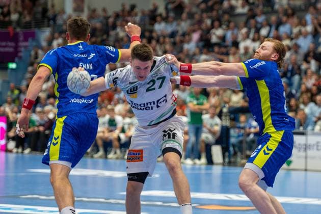 Oskar Sunnefeldt, Rueckraum, (Frisch Auf Goeppingen 27), Tom Kiesler, Rueckraum, (VfL Gummersbach 30), Štěpan Zeman, Kreislaeufer, (VfL Gummersbach 66), VfL Gummersbach vs. Frisch Auf! Goeppingen, Daikin Handball Bundesliga, Herren , 30. Spieltag, 30.04.2026 Gummersbach NRW Deutschland