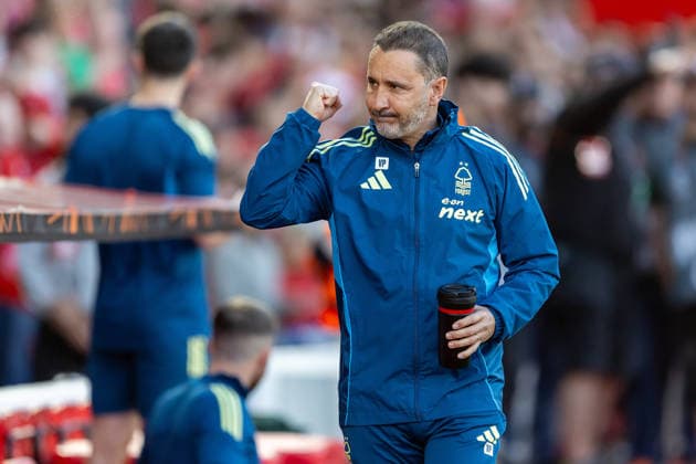 Nottingham Forest v Aston Villa, Europa League, Semi Final First Leg Nottingham Forest Head Coach Vitor Pereira gives fist up to fans before the Europa League semi-final 1st leg match between Nottingham Forest and Aston Villa at the City Ground, Nottingham, UK on 30 April 2026. Nottingham City Ground Nottinghamshire UK Editorial use only , Copyright: xManjitxNarotrax PSI-24183-0077