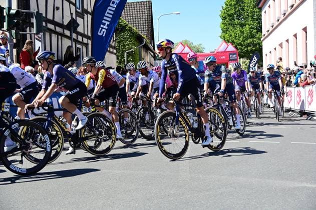 01.05,2026 xkhx Echborn-Frankfurt am Main , Radrennen Radklassiker Eschborn-Frankfurt - Start Die Fahrer starten ins Rennen