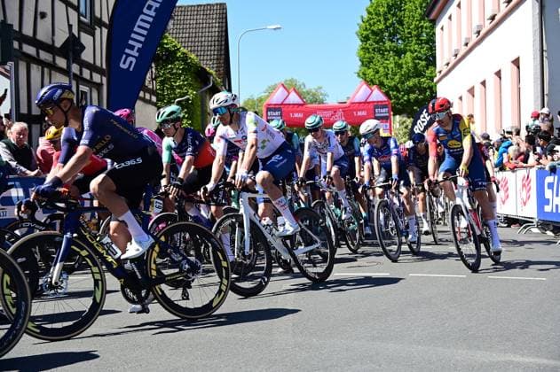 01.05,2026 xkhx Echborn-Frankfurt am Main , Radrennen Radklassiker Eschborn-Frankfurt - Start Die Fahrer starten ins Rennen
