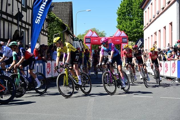 01.05,2026 xkhx Echborn-Frankfurt am Main , Radrennen Radklassiker Eschborn-Frankfurt - Start Die Fahrer starten ins Rennen