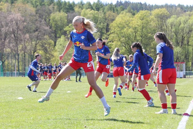 Sachsenpokal-Finale Frauen: Chemnitzer FC - RB Leipzig II; 01.05.2026 Emma Jensen (27, RB Leipzig II U20) während der Erwärmung, Training. Sachsenpokal-Finale der Frauen Sachsenlotto-Landespokal: Chemnitzer FC vs. RB Leipzig II U20 im Auenstadion Flöha, 01.05.2026. Copyright: xBEAUTIFULxSPORTS JanxKaeferx