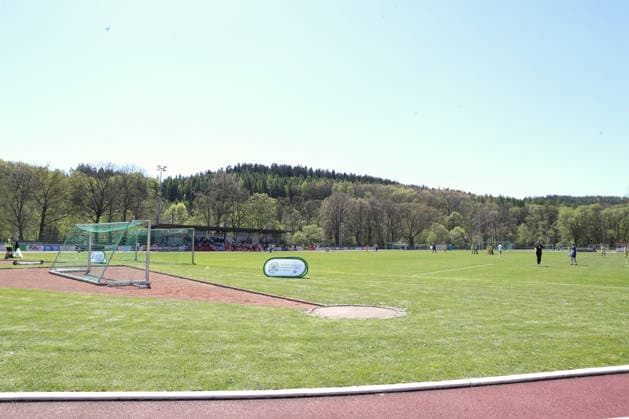 Sachsenpokal-Finale Frauen: Chemnitzer FC - RB Leipzig II; 01.05.2026 Blick ins Stadion von Flöha und Spielfeld. Totale. Sachsenpokal-Finale der Frauen Sachsenlotto-Landespokal: Chemnitzer FC vs. RB Leipzig II U20 im Auenstadion Flöha, 01.05.2026. Copyright: xBEAUTIFULxSPORTS JanxKaeferx