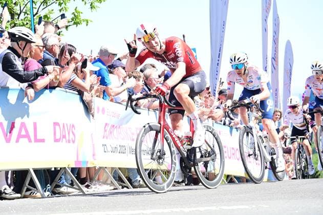01.05,2026 xkhx Eschborn-Frankfurt am Main , Radrennen Radklassiker Eschborn-Frankfurt Mammolshainer Stich Berg An der Spitze JONAS RUTSCH vor SAMUEL LEROUX