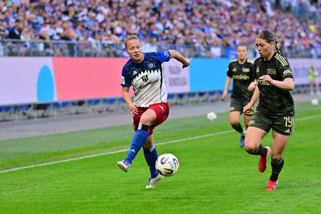 Fußball I Frauen I Saison 2025-2026 I Bundesliga I 24. Spieltag I Hamburger SV - 1. FC Union Berlin I 01.05.2026 Christin Martina Ingrid Meyer (16, Hamburger SV) und Samantha Steuerwald (19, 1. FC Union Berlin) Hamburg Volksparkstadion Hamburg Deutschland Copyright: xLobeca WolfxGebhardtx