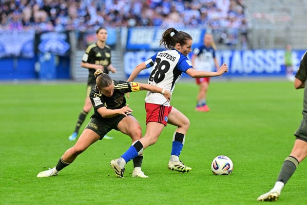 Fußball I Frauen I Saison 2025-2026 I Bundesliga I 24. Spieltag I Hamburger SV - 1. FC Union Berlin I 01.05.2026 Zweikampf, Duell: Lisa Heiseler (7, 1. FC Union Berlin) und Pauline Annette Machtens (28, Hamburger SV) Hamburg Volksparkstadion Hamburg Deutschland Copyright: xLobeca WolfxGebhardtx