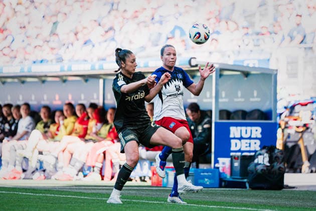 Google Pixel Frauen-Bundesliga: Hamburger SV vs. 1. FC Union Berlin, 01.05.2026 Anna Weiß (1. FC Union Berlin, 21) gegen Christin Martina Ingrid Meyer (Hamburger SV, 16) im Zweikampf; Fußball, Google Pixel Frauen-Bundesliga, 24. Spieltag: Hamburger SV vs. 1. FC Union Berlin am 01.05.2026 im Volksparkstadion, Hamburg DFB REGULATIONS PROHIBIT ANY USE OF PHOTOGRAPHS AS IMAGE SEQUENCES AND OR QUASI-VIDEO. Copyright: xBEAUTIFULxSPORTS Tonhäuserx