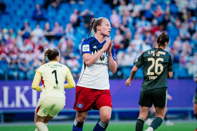 Google Pixel Frauen-Bundesliga: Hamburger SV vs. 1. FC Union Berlin, 01.05.2026 Christin Martina Ingrid Meyer (Hamburger SV, 16) ärgert sich über die vergebene Chance; Fußball, Google Pixel Frauen-Bundesliga, 24. Spieltag: Hamburger SV vs. 1. FC Union Berlin am 01.05.2026 im Volksparkstadion, Hamburg DFB REGULATIONS PROHIBIT ANY USE OF PHOTOGRAPHS AS IMAGE SEQUENCES AND OR QUASI-VIDEO. Copyright: xBEAUTIFULxSPORTS Tonhäuserx
