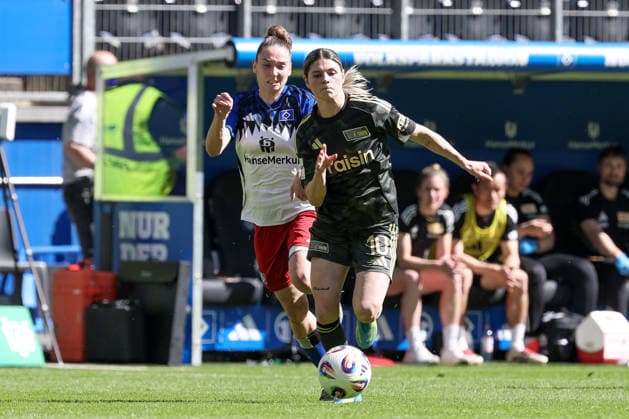 v.li.: Michela Croatto (Hamburger SV, HSV, 13) und Eileen Campbell (1. FC Union Berlin, 10) im Zweikampf, Duell, Dynamik, Aktion, Action, Spielszene, DIE DFB-RICHTLINIEN UNTERSAGEN JEGLICHE NUTZUNG VON FOTOS ALS SEQUENZBILDER UND ODER VIDEOÄHNLICHE FOTOSTRECKEN. DFB REGULATIONS PROHIBIT ANY USE OF PHOTOGRAPHS AS IMAGE SEQUENCES AND OR QUASI-VIDEO., 01.05.2026, Hamburg (Deutschland), Fussball, Google Pixel Frauen-Bundesliga, Hamburger SV - 1. FC Union Berlin
