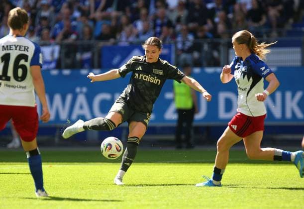 01.05.2026, xcex, GER, Hamburg, Volksparkstadion, Frauenfussball, 1. Bundesliga, DIE LIGA, Google Pixel Frauen-Bundesliga, Saison 2025 2026, Spieltag 24, HSV, Union, FCU, Hamburger SV Frauen - 1. FC Union Berlin, Sophie Weidauer (FCU), Torschuss DFL regulations prohibit any use of photographs as image sequences and or quasi-video