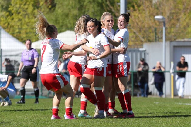 Sachsenpokal-Finale Frauen: Chemnitzer FC - RB Leipzig II; 01.05.2026 Tor-Jubel beim Team von RB Leipzig II. Sachsenpokal-Finale der Frauen Sachsenlotto-Landespokal: Chemnitzer FC vs. RB Leipzig II U20 im Auenstadion Flöha, 01.05.2026. Copyright: xBEAUTIFULxSPORTS JanxKaeferx
