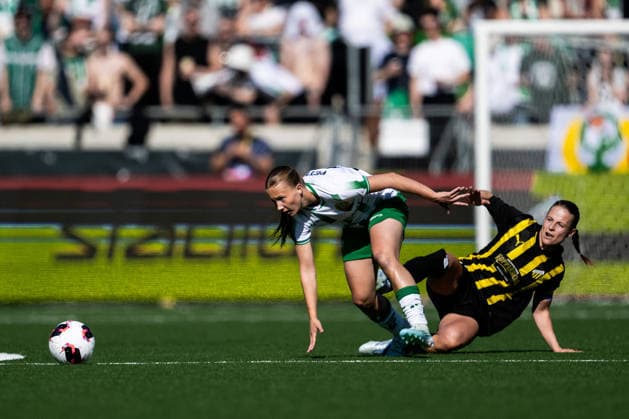 260501 Fanny Peterson of Hammarby and Anna Anvegard of Häcken during the UEFA Women s Europa Cup final between Häcken and Hammarby on May 1, 2026 in Göteborg. Photo: Daniel Stiller BILDBYRAN kod DS DS0574 fotboll football soccer fotball europa cup häcken hammarby uefa womens europa cup dam bbeng Copyright: DANIELxSTILLER BB260501DS016
