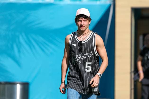 Kimi Antonelli (Mercedes-AMG Petronas 12) im Paddock, Grosser Preis von Miami, Motorsport, Herren, Formel 1, Freies Training, 01.05.2026 Miami Florida USA