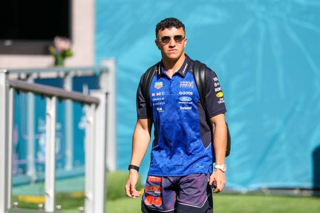 Isack Hadjar (Oracle Red Bull Racing 6) im Paddock, Grosser Preis von Miami, Motorsport, Herren, Formel 1, Freies Training, 01.05.2026 Miami Florida USA