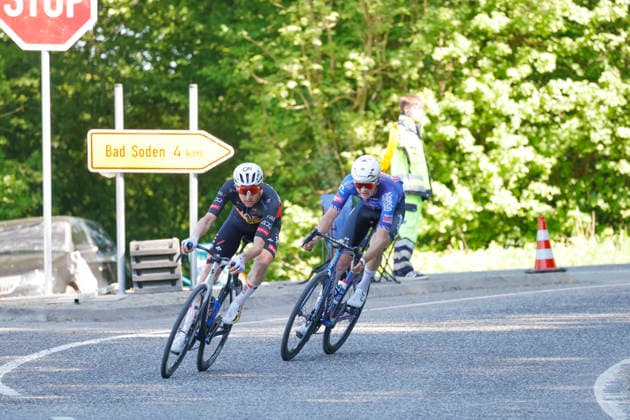 01.05.2026 Das Radrennen Eschborn-Frankfurt 2026 (links Tim Wellens Team Emirates rechts Emiel Verstrynge (Alpecin) Foto: Peter Henrich) Eschborn Frankfurt Hessen Deutschland
