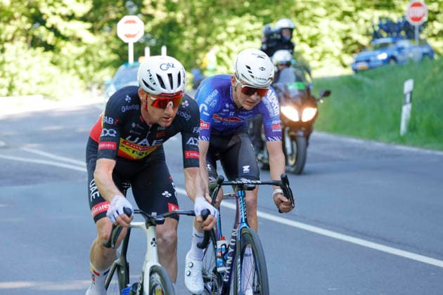 01.05.2026 Das Radrennen Eschborn-Frankfurt 2026 (links Tim Wellens Team Emirates rechts Emiel Verstrynge (Alpecin) Foto: Peter Henrich) Eschborn Frankfurt Hessen Deutschland