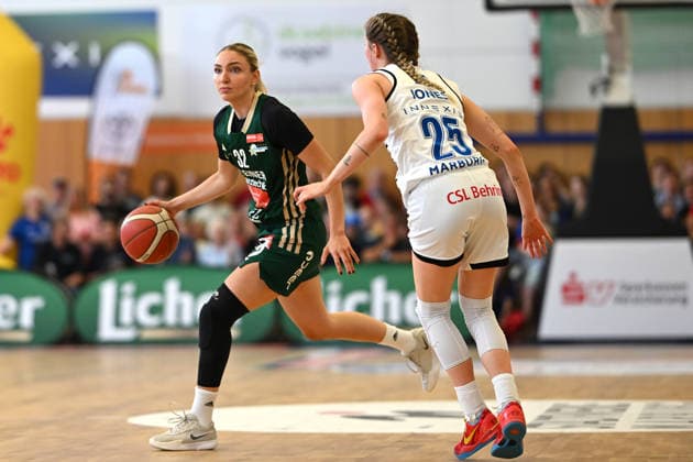 Basketball Toyota 1. Damen Bundesliga Finale um die Deutsche Meisterschaft 4. Spiel BC Pharmaserv Marburg - Rutronik Stars Keltern am 01.05.2026 in der Sporthalle am Georg-Gaßmann Stadion in Marburg Nevena Rosic ( Keltern ), links - Caitlyn Georgia Parker Jones ( Marburg ), rechts DFL regulations prohibit any use of photographs as image sequences and or quasi-video.