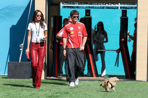 Ehefrau Alexandra Saint Mleux von Charles Leclerc (Scuderia Ferrari HP 16) und Charles Leclerc (Scuderia Ferrari HP 16), Grosser Preis von Miami, Motorsport, Herren, Formel 1, Freies Training, 01.05.2026 Miami Florida USA