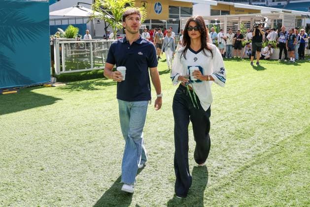 Pierre Gasly (BWT Alpine 10) und Freundin Francisca Kika Cerqueira Gomes von Pierre Gasly (BWT Alpine 10), Grosser Preis von Miami, Motorsport, Herren, Formel 1, Freies Training, 01.05.2026 Miami Florida USA