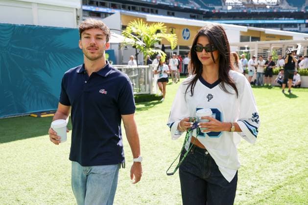 Pierre Gasly (BWT Alpine 10) und Freundin Francisca Kika Cerqueira Gomes von Pierre Gasly (BWT Alpine 10), Grosser Preis von Miami, Motorsport, Herren, Formel 1, Freies Training, 01.05.2026 Miami Florida USA