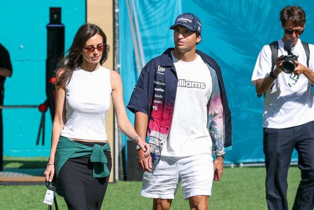 l-r: Lebensgefaehrtin Rebecca Donaldson von Carlos Sainz jr. (Atlassian Williams Racing 55) und Carlos Sainz jr. (Atlassian Williams Racing 55), Grosser Preis von Miami, Motorsport, Herren, Formel 1, Freies Training, 01.05.2026 Miami Florida USA